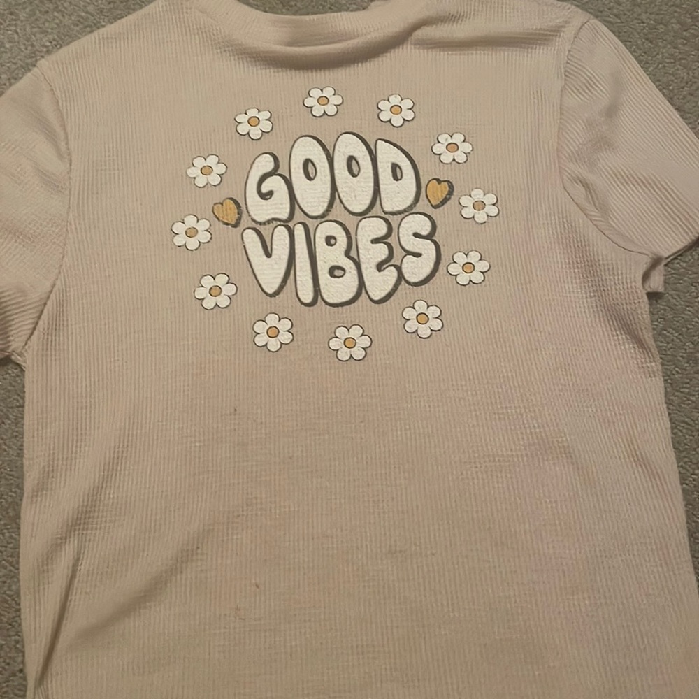 good vibes tee 🌸🌸
